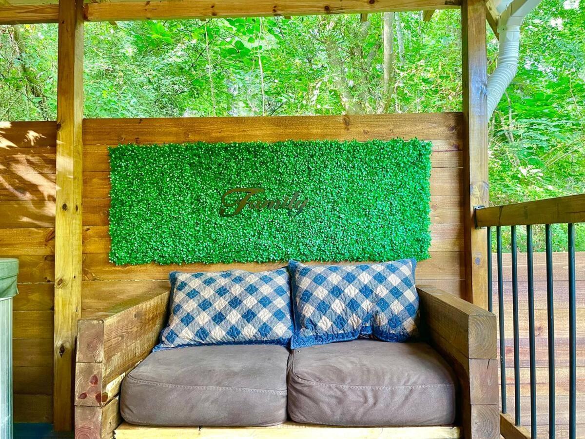 New Tiny Cabin Hot Tub Firepit Fenced Yard セバービル エクステリア 写真