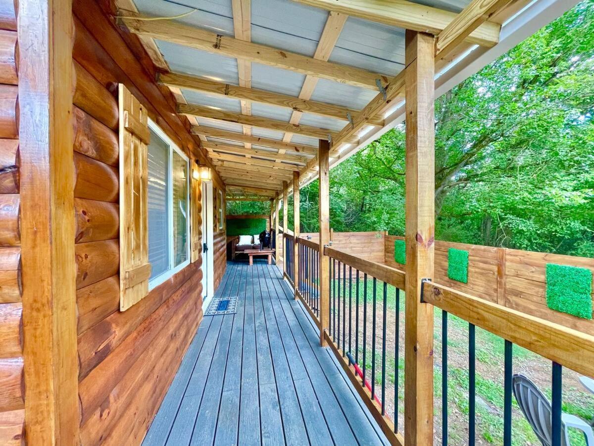 New Tiny Cabin Hot Tub Firepit Fenced Yard セバービル エクステリア 写真