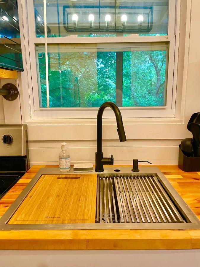 New Tiny Cabin Hot Tub Firepit Fenced Yard セバービル エクステリア 写真